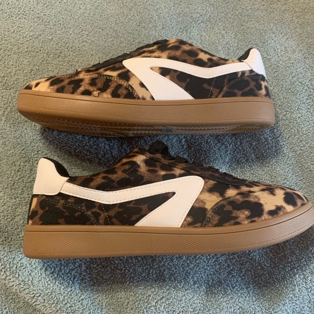 DV Voyage Leopard Sneakers - Picture 4 of 8